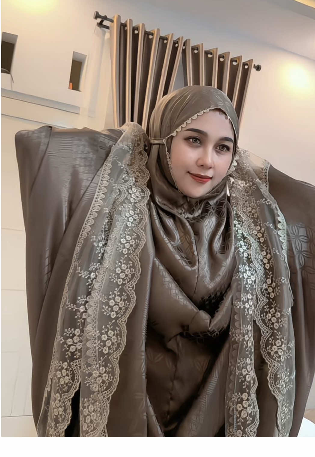 MasyaAllah mukenahnya cantik bnget 😍 #promomakanharian #mukenahcantik #mukenahdewasa #lebaran2026 #fyppppppppppppppppppppppp 