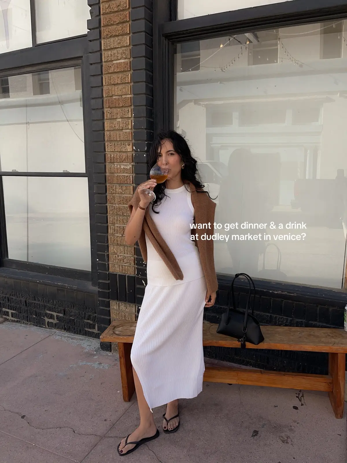 Dinner, drinks and a beach sunset at Dudley market in Venice, CA #dudleymarket #venicaca #lafoodie #lafoodies 