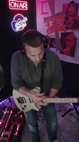 Haven't played Black and Blue- Van Halen in forever... it's time to bring the VH back now#sound❤️‍🔥squad #positiveryhme #duetrandy #cryptkeeper_fam #rockinsoundwaves💙 