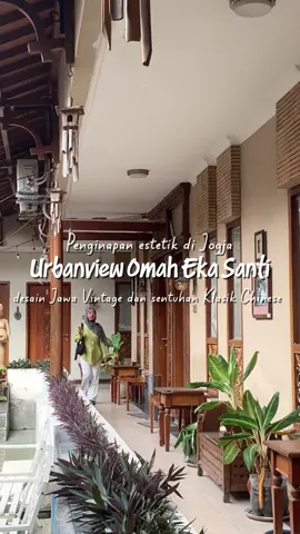 Hidden gem penginapan di Jogja vibes nya Jawa klasik tapi ada sentuhan Chinese vintage  Bisa banget buat healing atau staycation manis di Omah Eka Santi 🌸 Booking gampang lewat RedDoorz, pakai kode promo “YUKNGINEP” biar hemat #RedTRavelers #RedDoorz #URBANVIEWbyRedDoorz #OmahEkaSantiYogyakarya #StaycationJogja 