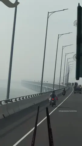 স্বপ্ন নয়, বাস্তবের পদ্মা সেতু  “যে সেতু এক সময় ছিল স্বপ্ন, আজ সেটাই বাংলাদেশের গর্ব! পদ্মা সেতুর ওপর দিয়ে যাত্রা সত্যিই অন্যরকম অনুভূতি 🇧🇩💫 #পদ#পদ্মাসেতুa#PadmaBridgea#Bangladeshr#TravelWithAkkasridgeView”