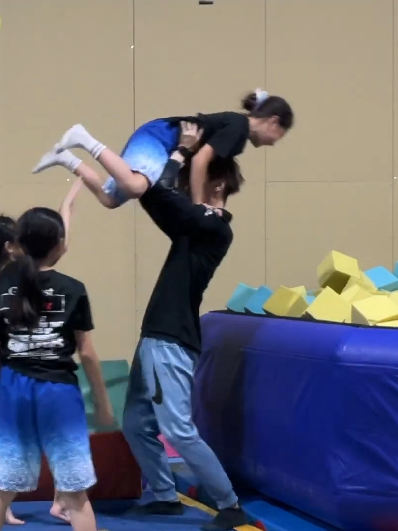 【運動会シーズン】体操選手のレッスン後に組体操の練習付き合わされましたw#shorts