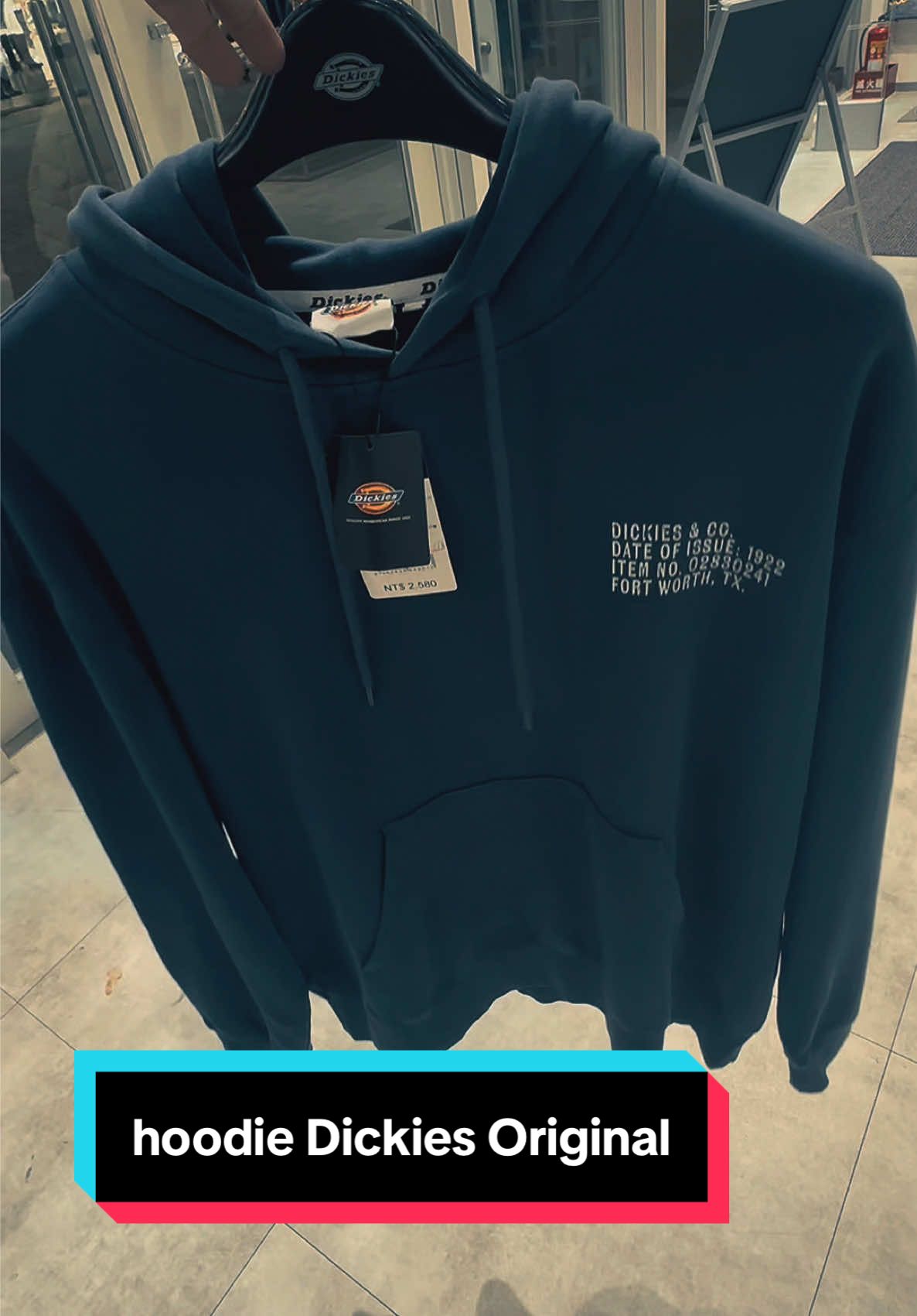 Hoodie Dickies Original ready Taiwan.  ($.2580) #dickies #dickiesori #hoodie #hoodiedickies #pakaiandistro