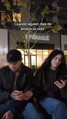 @Archell Cuando alguien deja de amarte, se nota en pequeños detalles: la mirada ya no brilla con la misma intensidad, las palabras cariñosas se vuelven escasas y las acciones que antes demostraban amor y cuidado desaparecen. Confía en tus instintos y no te aferres a alguien que ya no te valora de la misma manera. Tu valor y dignidad merecen ser respetados y correspondidos.🫂❤️‍🩹 #contenido #consejos 