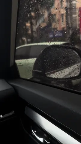 “Hãy độc thân cho đến khi gặp người đủ trưởng thành để lắng nghe, đủ bao dung để thấu hiểu và đủ dũng cảm để ở lại…”