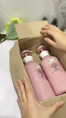 Cặp dầu gội xả tóc Biotin Collagen Hồng gội thích ghiaa luôn #capdaugoivadauxa #daugoi #daugoibiotincollagen #xuhuong #thanhhoai22003 #fyp 