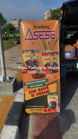 Rendang Asese kini hadir di Medan?! Buat kamu pecinta rendang, wajib cobain oleh-oleh legendaris asal Padang ini! Gak perlu jauh-jauh ke Padang, kamu sekarang sudah bisa order via online atau dateng langsung ke Taman Bunga setiap Minggu. Wajib coba nih buat kamu pecinta rendang😋! #kulinerpadang #rendangpadang #rendangasese #umkm 