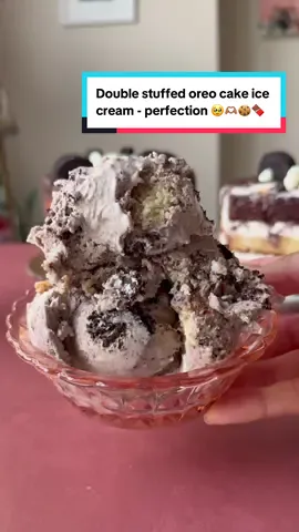 GUESS WHAT!? @Butterfield Market x @CaffePanna have turned my Oreo cake into their newest ice cream collab 🥳🎂🍫🍪 I thought of this cake last year and now it’s available in ice cream form and it’s DELISH! 🍦It's called “Double Stuffed Oreo Cake” and made with double stuffed Oreo infused ice cream stuffed with my Oreo and white chocolate cake 🤍🖤🤎 Available at both Butterfield Market locations and it’s a MUST TRY! #yum #icecream  #dessert #butterfieldmarket #oreos           