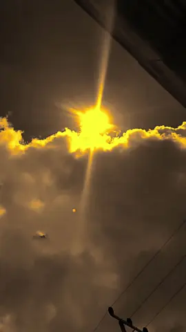 🥲😶‍🌫️#lagutimur #langitaesthetic #4u #fypp #lewatberanda 