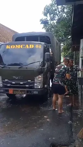 85% laki laki itu hidupnya buat bekerja jika anda melihat mereka bahagia itu mungkin cara mereka menikmati lelahnya ..!! #fyppppppppppppppppppppppp #komcad #tniindonesia🇮🇩 #tniad #tni 