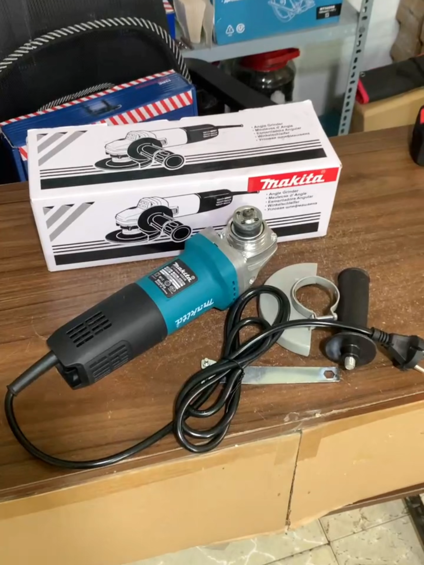 Máy mài góc makita 9556B côn suất 840W điện áp 220V , máy cắt cầm tay makita công tắc đuôi lõi đồng bảo hành 12 tháng tặng kèm đầy đủ phụ kiện #maymaigocmakita #maycatcamtay #maycatmakita9556B #xuhuong2025 #thietbixaydung #tongkhotphcm0