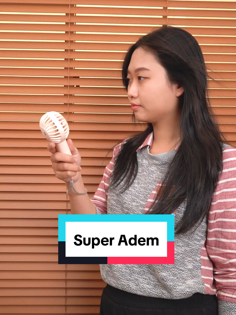 Lagi ditempat yang panas? Bawa kipas angin Joyko biar badan & hati kamu jadi kembali adem! #joyko #joykoindonesia #homesupplies #handfan #fyp 