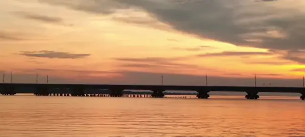 Grateful for the little things, the big things, and everything in between. #tanjungpinang #dompak #kepulauanriau #sunset #jembatandompaktanjungpinang 