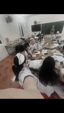 #xuhuongtiktok nó ở cái tầmmmm #CapCut #dieuduong @Hunw👧🏻 @Minhleeee❤️ @vi @Uyênn 