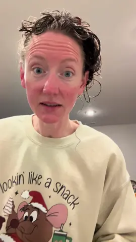 Chocolate Raspberry Ice Cream with the @Ninja Kitchen Creami 240ml @fairlife chocolate milk 120g @FAGE 2% Greek yogurt 2g sugar free raspberry jello mix 7g sugar free cheesecake pudding mix 10g Swerve (or sweetener of choice) 1/4 tsp xantham gum Mix in: 30g no sugar added dark chocolate chips Nutrition information for 1/2 the recipe + 15g sugar free chocolate syrup on top 205 calories 15g protein 8g fat 18g net carbs #ninjacreamirecipe #chocolateraspberry 