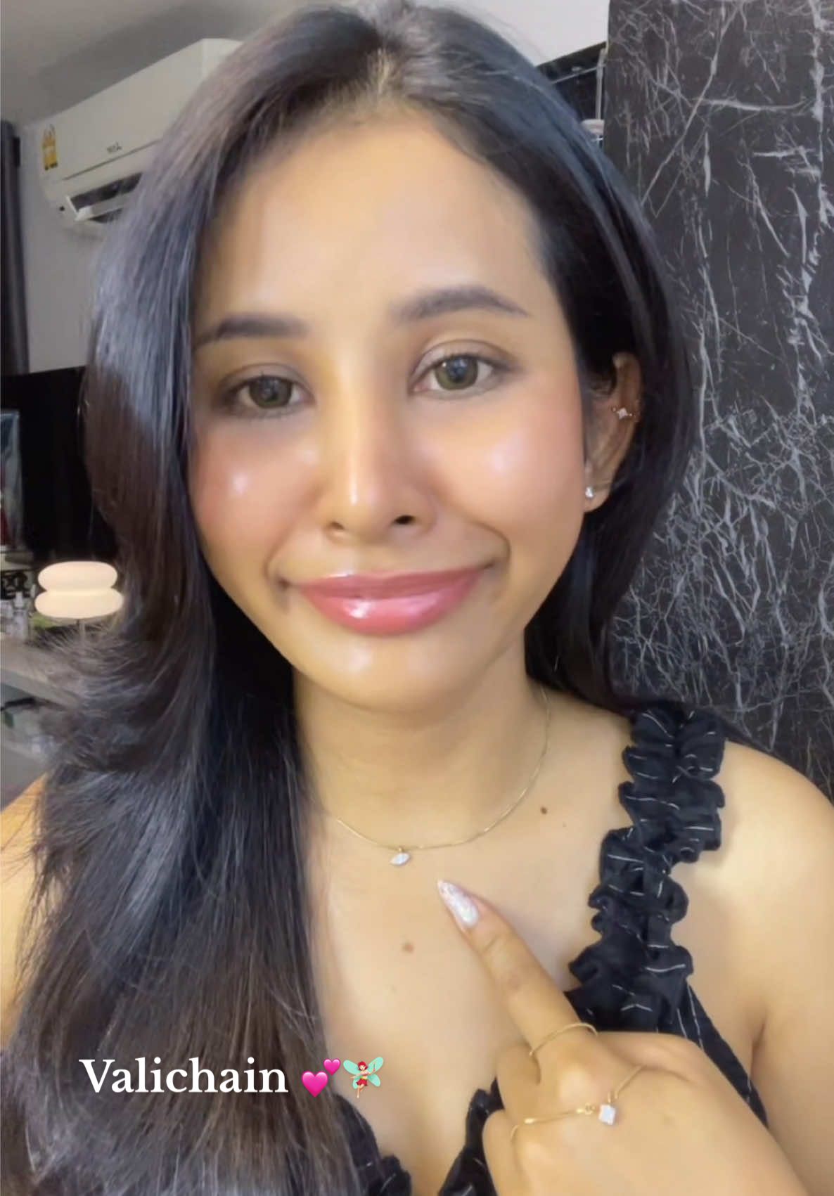 สวยเรียบหรู 🩷👀 #ใบมินต์ผิวแทน #สร้อยคอ #สร้อยvalichain #valichain 