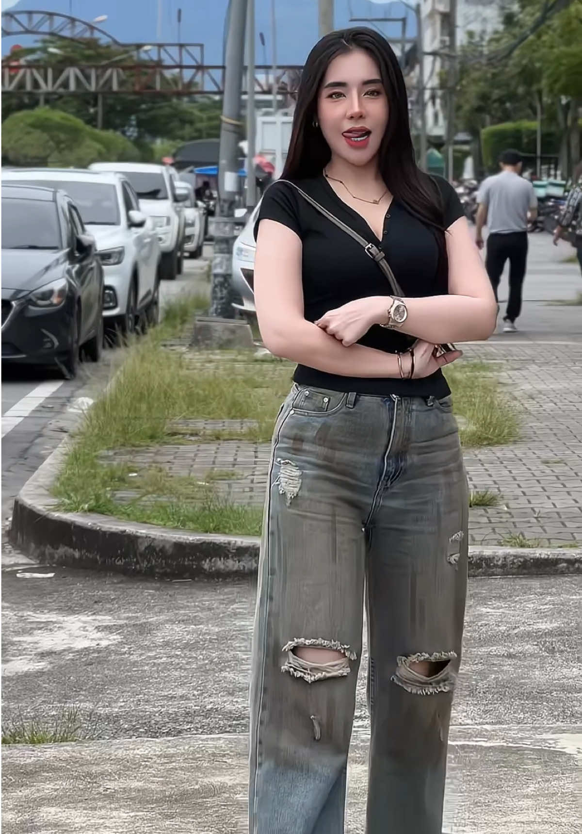 🖤ไม่ใช่กางเกงสกปรกนะคะ มันเป็นแฟเชิ่นนน 😝🤣🤟🏻 #บีมหมูทอด #ฟีดดดシ #เสื้อยืด #กางเกงยีนส์ 