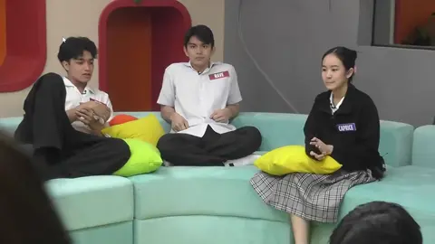 May task ang housemates kung saan gagawa sila ng diorama that will reflect their groups or something like that. It seems like Waynona and Joaquin are the task leaders?  #pbbcollab2point0 #ravevictoria #iñigojose #joaquinarce #waynonacollings 