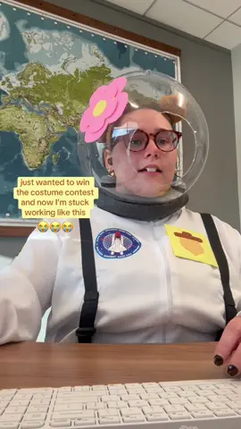 Sandy on the keyboard 😭 @Project Big Screen (via:@abby🐻☕️) #halloween 