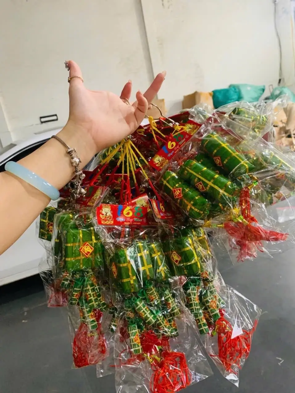 Nhà em về nhiều bánh chưng các chị lấy cứ in em hoặc giỏ hàng nha #settrangtritet #banhchungtet#phukientrangtritet #decortet #phukientet2026 