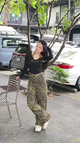 มีติดตู้ไว้ ใส่สวยตะโกนน #กางเกงลายเสือ #กางเกงยีนส์ลายเสือดาว #กางเกงทรงกระบอก #ไอเดียแต่งตัว #outfit 