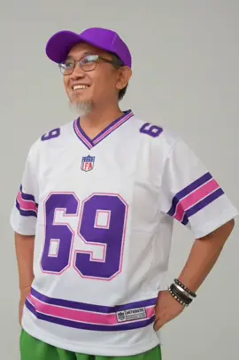 soal gaya 69 ga ada lawan 🤩 IFA COLLECTIVE merupakan tempat produksi Jersey dengan kualitas Premium yang dirancang khusus untuk kenyamanan dan gaya, dengan spesifikasi: - Bahan Dry-fit IFA yang berkualitas memiliki fitur Quick-dry dan Breathable untuk menyerap keringat - Sudah menggunakan Anti Sinar UV dan Anti Bakteri (bahan adem dan tidak bikin bau) -Desain full print sublime dengan tinta bersertifikat OEKO-TEX (aman dan ramah lingkungan) -Jahitan profesional yang rapi untuk kualitas terbaik. - Kerah V-Neck Silang membuat tampilan terlihat semakin modern. #jersey #jerseykeren #sublimeprinting #bandung #kaos 