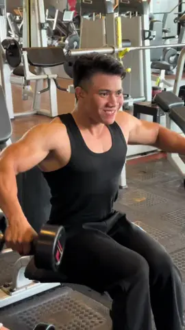 superset front dan side shoulder💪🏻#mansurtropin #fexnutritionhq #mentionyou #foryoupage 