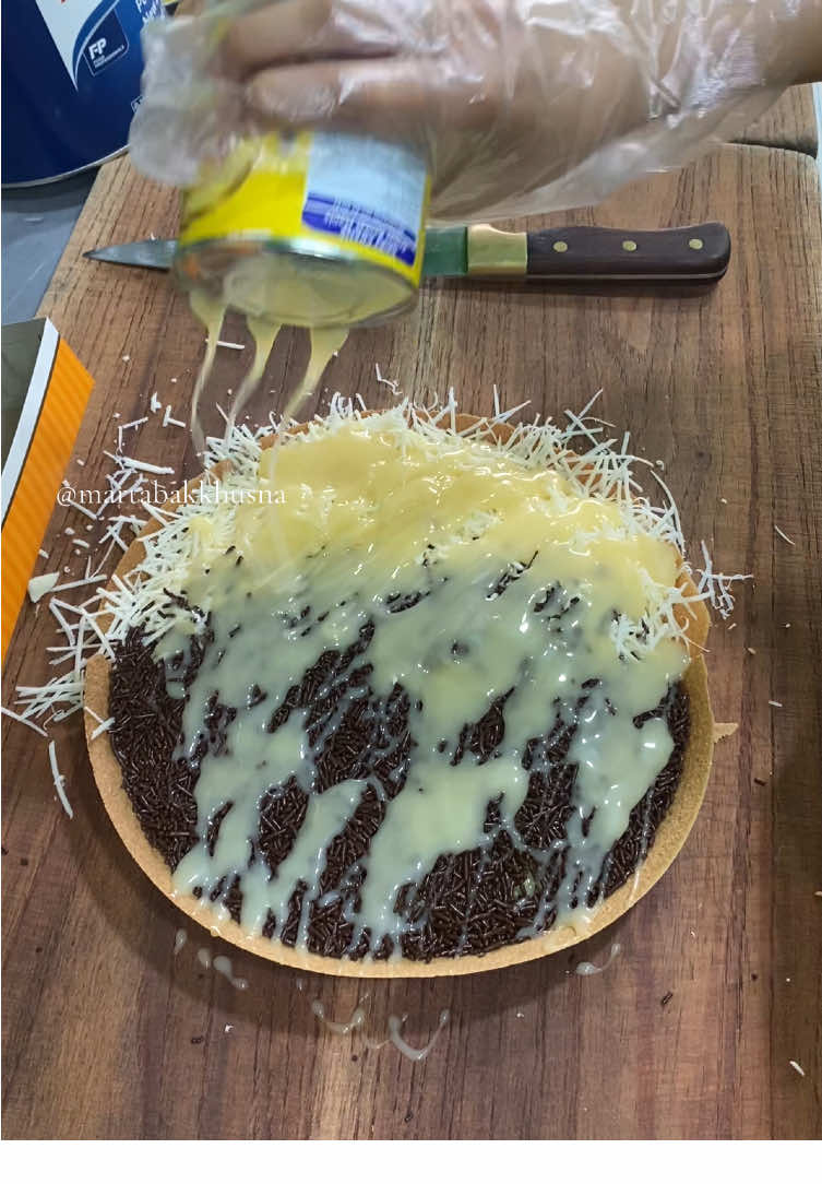 Bulan ini udah pada jajan martabak belum?🤔 📍 Maaps martabak khusna  (cab selomerto dan cab kretek) #fyp #martabakkhusna #wonosobo #martabakmanis #kulinerwonosobo 