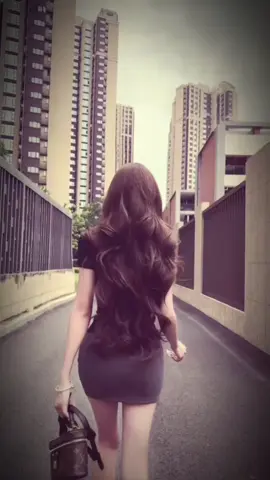 一万人宠爱，不等于一个懂人，一万个追求者，不等于一个爱人。”Vạn người nuông chiều không bằng một người thấu hiểu, vạn kẻ theo đuổi không bằng một người yêu thương. “ #fypシ #xuhuongtiktok #viral #viralvideo #TikTokAwardsVN 