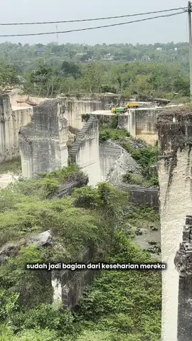 Tambang batu kapur terbesar di tuban 