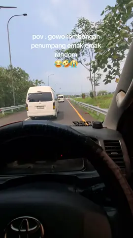 sogok... sogok.... auwww, emak e sopo iki rek 😂🤣😂🤪 #alakerikerikeri #soundviral #fyp #elitetransport #rentalmobilmalang 