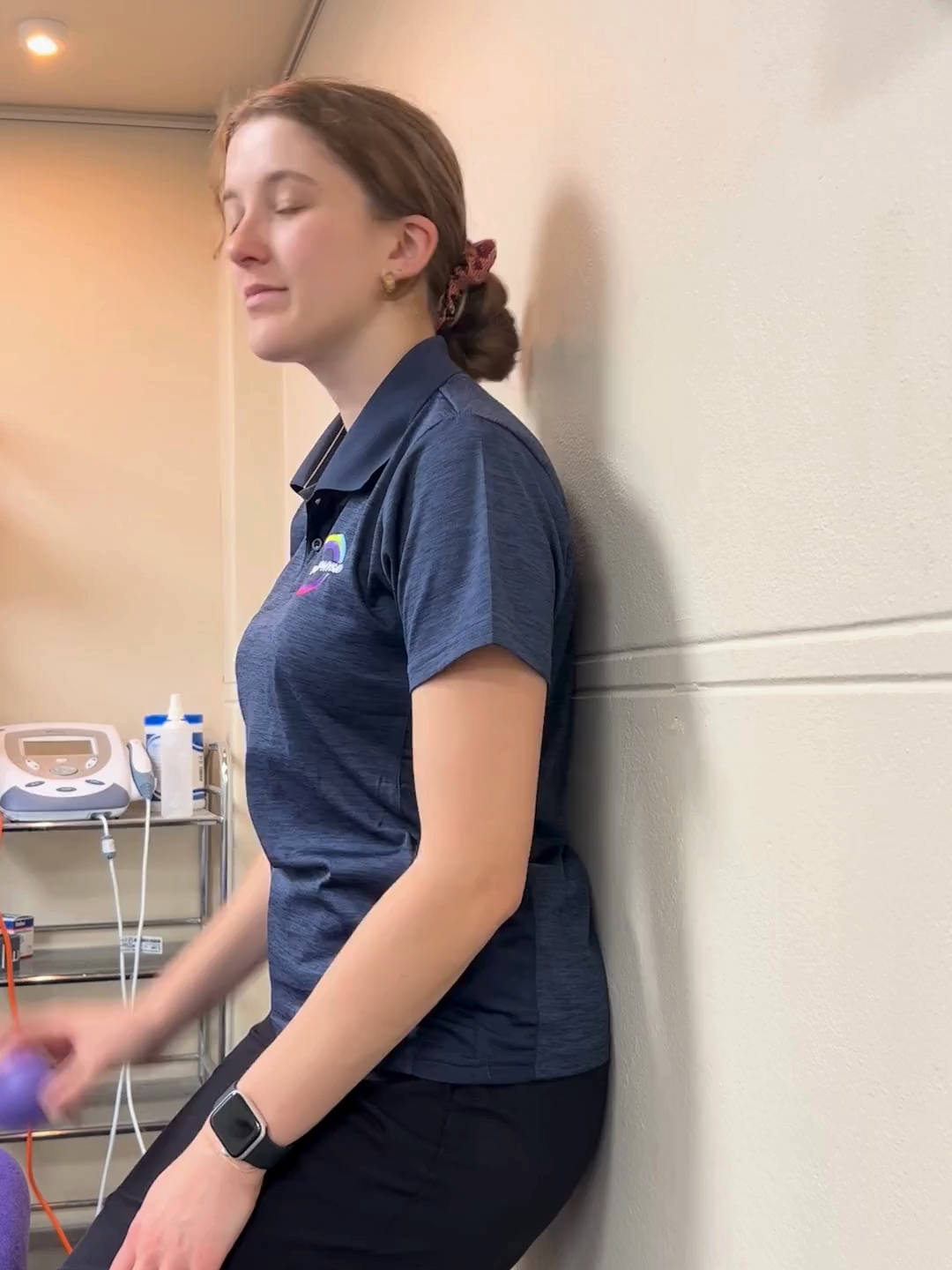 🪑🛒🧺 Rhomboids work hard during even the simplest movements – like pulling a chair, carrying the washing or keeping you upright at the computer. These muscles support scapular movement and shoulder control in most actions of the upper limb. This reel gives your rhomboids the attention they deserve with a short series of ideas and stretches to help manage rhomboid pain. 💥💪🧘‍♂️ #physio #physiotherapy #rehabilitation #upperback #mobility #posturecorrection #exercisevideo #MotionIsLotion #MovementIsMedicine #newcastlelifestyle #newcastlensw #healthylifestyle #injuryprevention #exercisescience #athlete