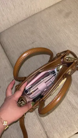 #tascantik #tasselempang #handbag #jimshoney 