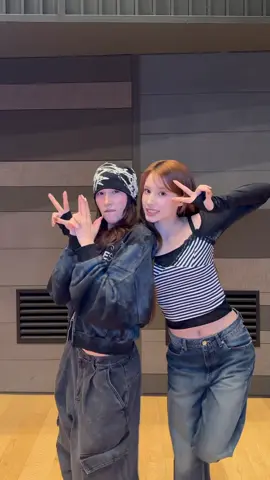 Velvet trigger with @Kep1er #HUENING_BAHIYYIH #휴닝바히에 #Kep1er #I_MET_U #LEA