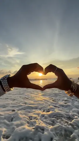 বউ নিয়ে সমুদ্র দেখতে  আসবেন কবে 💙🥹🌊