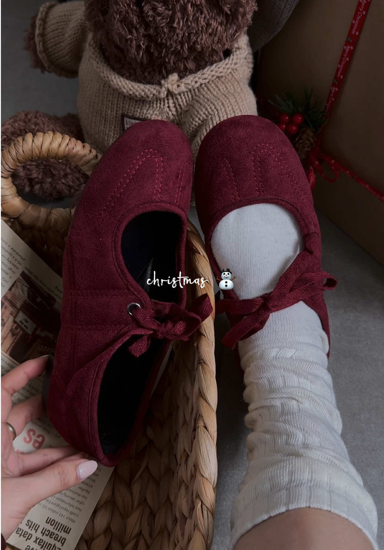 thiết kế xinh xắn, chất da lộn êm chân với cái  không khí lễ hội này thi Chốt ngay 1 em để diện noel diện Tết thật xinh nha ❤️❤️ ##review##giayxinh##giaydep#g#giaynug#giaybupbe