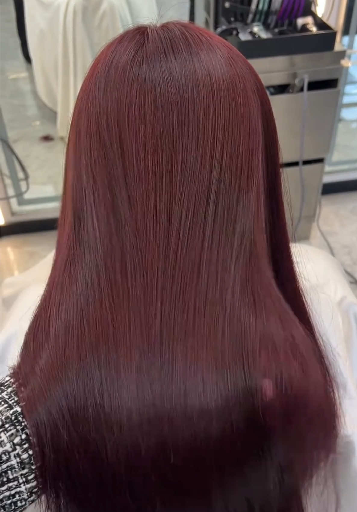 Cuối năm rồi màu nhuộm tone đỏ lại lên cu hướng các nàng ơi #minhrhairquan7 #nhuộmđỏ #màutócđẹp #đỏcherry #nhuộmnâuđỏ 