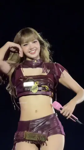 LISA - SHE IS SO PRETTY !🫶🏻💃🏻 LOVE HER SO MUCH 💛 #LISA #LALISA #DEADLINEinJakarta_LISA  #DEADLINE_IN_JAKARTA #DEADLINEinJKTDay2 