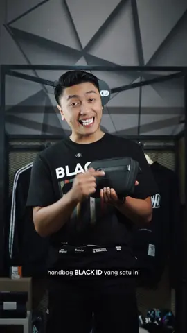 Nggak cuma Stylish, tapi muat semua keperluan dari Hangout sampe Kerja, Always On Point!! #blackidclothing #original #blackid #handbag #streetwear 
