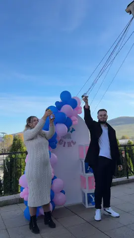 #genderreveal #boyorgirl #genderrevealparty #babyboy #nașii 🥹💙 @Alex Neamțu @Roxi 💙💙 