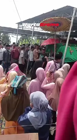 Selamat Jalan Nggeh Mbak! Husnul Khotimah, Kamu pergi ditemani oleh dua anak - anakmu....Semoga Surga Menjadi tempat kalian! AMINN😭 ====================== seorang ibu dan dua anakmya yang masih berusia 14 tahun dan 7 tahun asal Tambaksari Kecamatan Purwodadi meninggal dunia dalam kecelakaan yang terjadi di jalan Desa Pucangsari Kecamatan Purwodadi, Senin (3/11/2025) petang.  #pucangsaripurwodadi #tambaksaripurwodadi #kecelakaan 