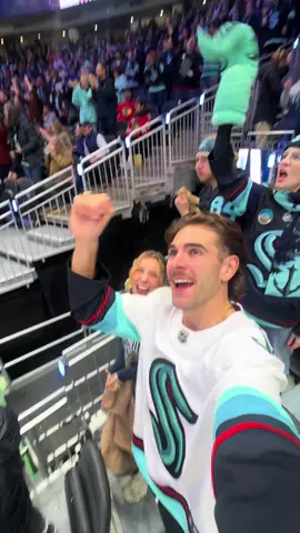 How I spend my Monday night at a Kraken hockey game in Seattle #fypシ #dailyvlog #dailycontent #seattlelife #seattlekraken @Seattle Kraken 