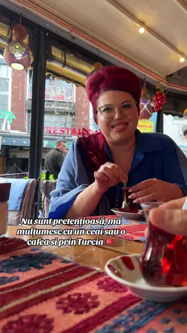Ceaiul lor gratis îmi da senzația de ceai verde și cafeaua turcească e bună dar prea mică.😂 #istanbul🇹🇷 #fatih #hagiasophiamosque #ceaiturcesc #cafeaturceasca 