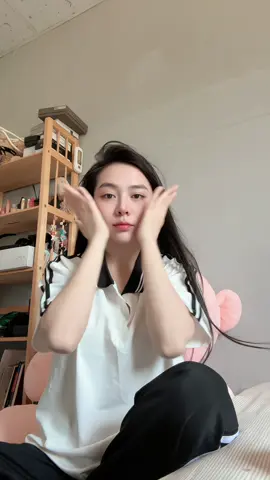 mặc cái nộ này trẻ ra đc mười tám tuổi lun ạ 😬😬😬@Trâm Chuyên Mụn 