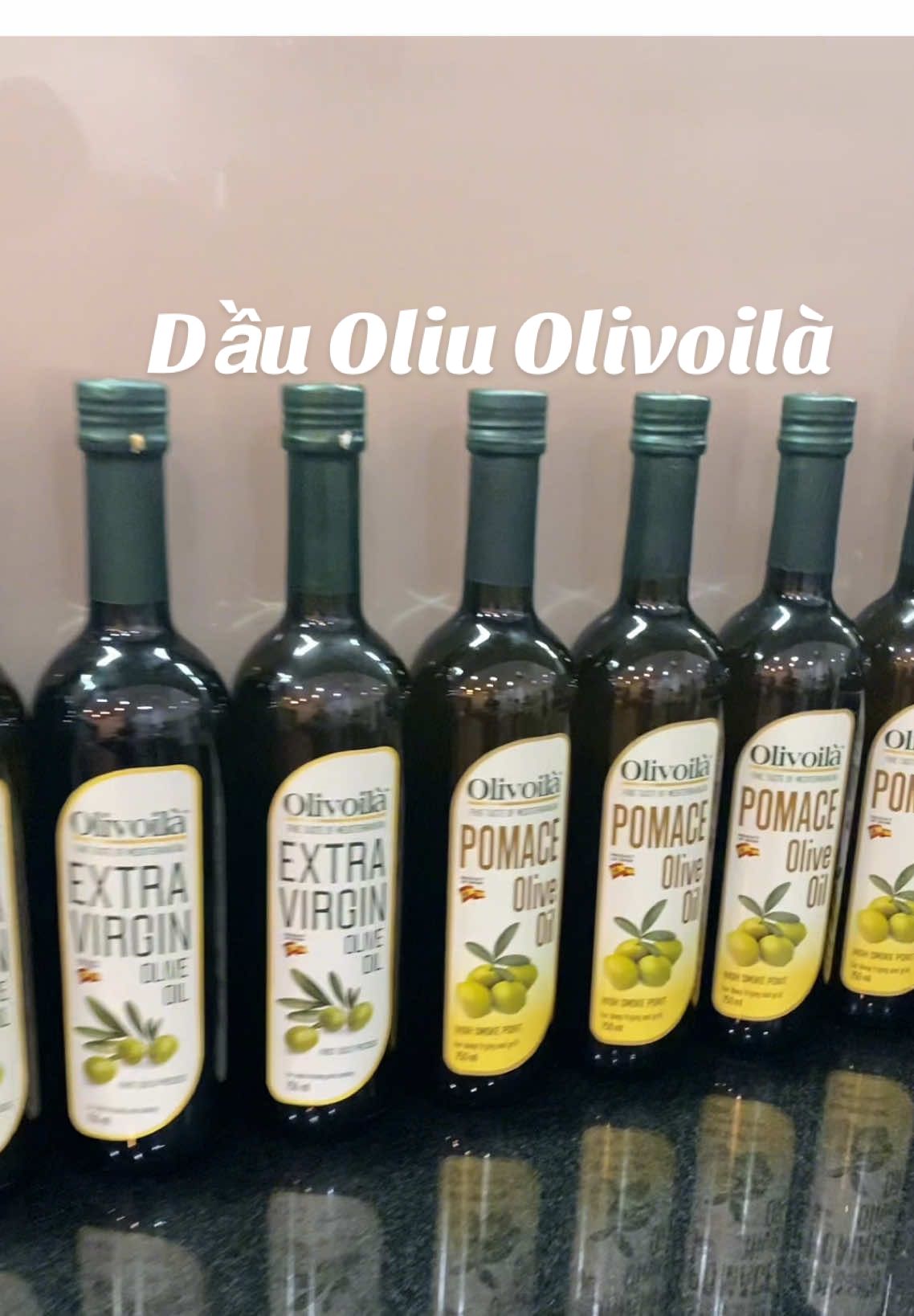 Trả lời @K Th  Nhấp góc trái video xem giá giúp em nhé.   👉 Loại Extra Virgin này phù hợp nhất để uống trực tiếp, trộn salad, làm sốt, rưới lên món sau nấu, dưỡng da, ủ tóc hoặc nấu ở nhiệt thấp. 👉 Còn nếu chiên, xào, nướng hằng ngày, anh chị chọn Pomace Olive Oil nha – chịu nhiệt tốt, ít khói, không bị khét, giữ trọn vị món ăn. 👉 Bé dưới 3 tuổi thì có Olive Kiddy, nhẹ hơn và phù hợp với hệ tiêu hoá của bé 👶 Muốn khỏe đẹp từ trong ra ngoài, nhất định phải có một chai dầu ô-liu trong bếp nha #extravirginoliveoil #salengaydoi #muataitiktokshop #saleluongve #tueminhdaily 