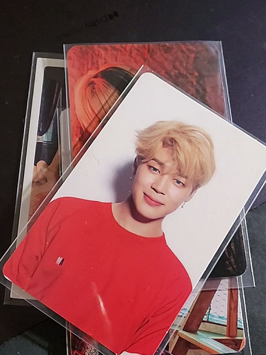 Mes meilleures photocards rouges... Laquelle est votre préférée ? #kutefelts #photocards #kpop #kpopfan #kpopphotocards