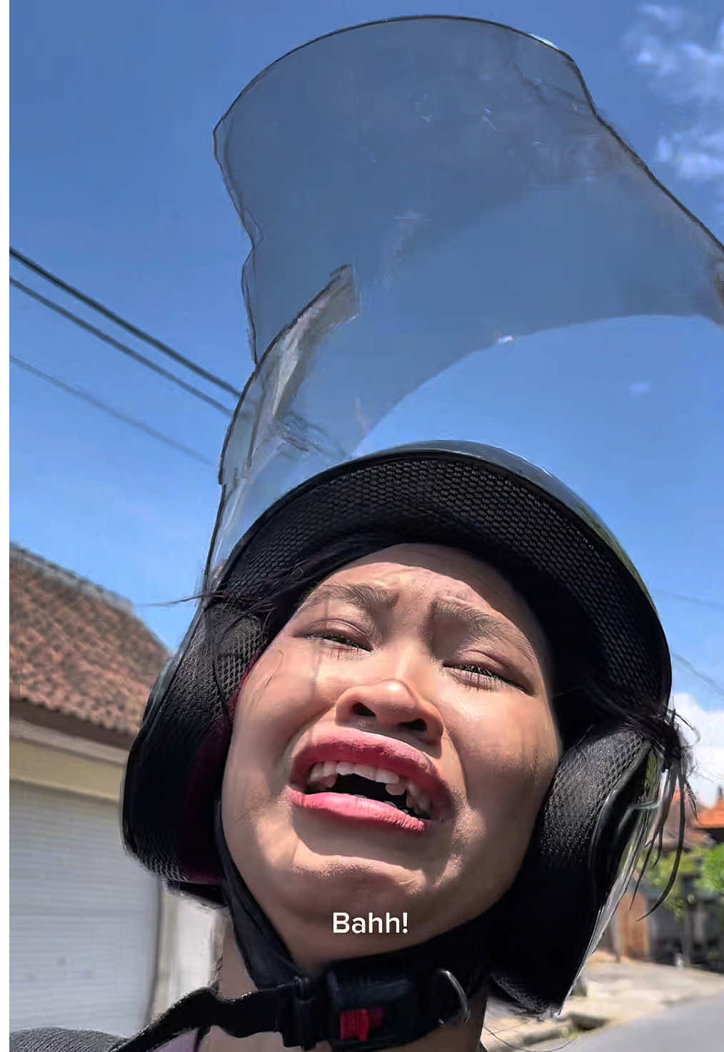 Helmnya ikut repot😂 @Natalia_Karis #knkarisnatalia #kiyukkiyuksemetun #funnyvideos 