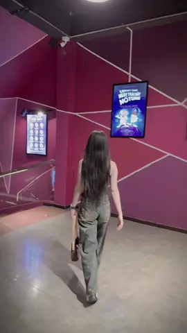 Lúc đói thì thấy bánh mì là quan trọng nhất, no rồi lại thấy hoa hồng thơm. Thế gian này vốn dĩ chẳng có thứ gì là quan trọng nhất. Chỉ có thứ đang cần nhất mà thôi..😔😞