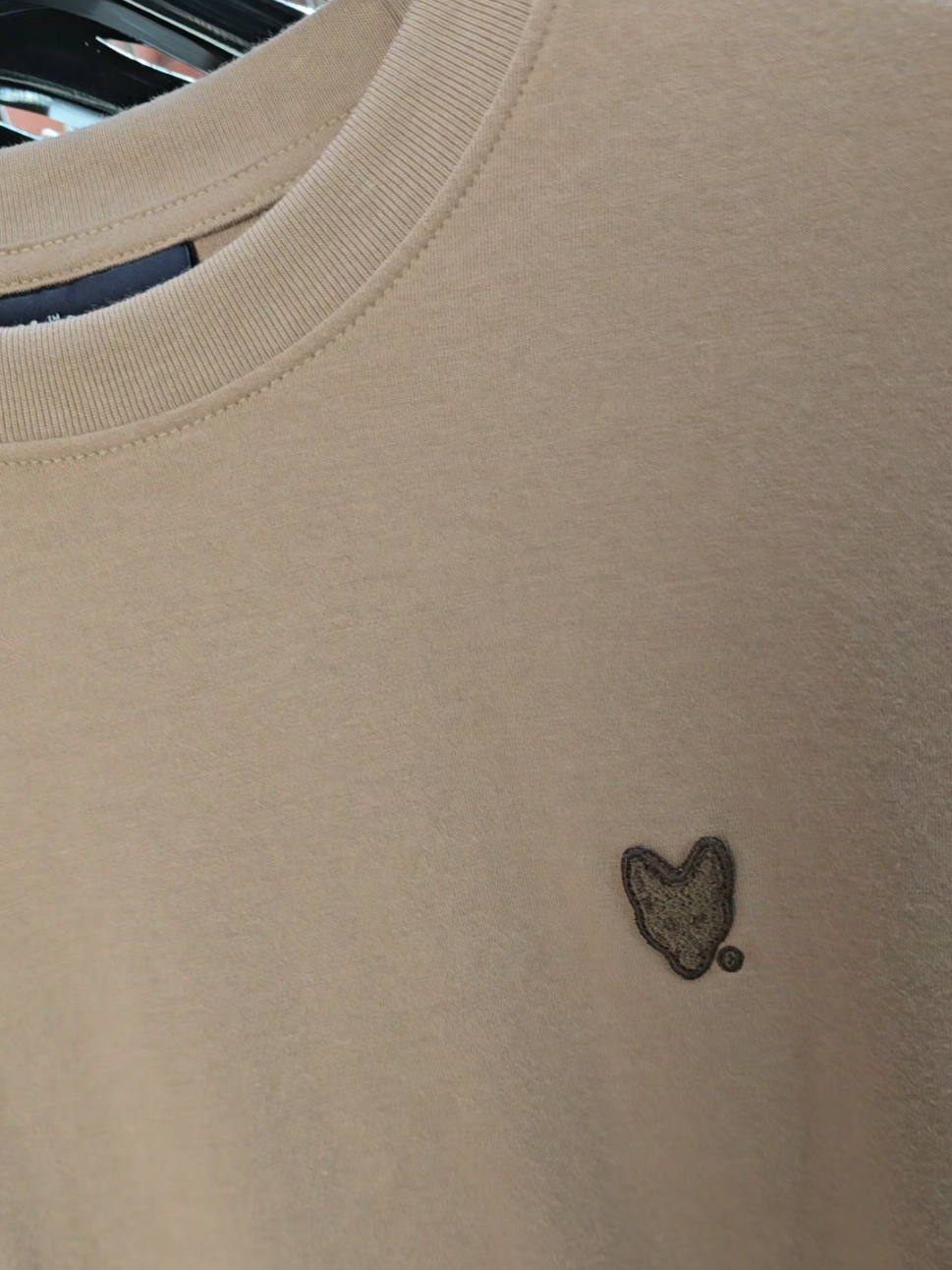 เสื้อยืดทรงสวย สีสุภาพ กับงานปัก New Iconic ผ้าดี #การแต่งตัว #เสื้อเมโม่ #ผ้าsupersoft #ใส่สบาย #สีสุภาพ 