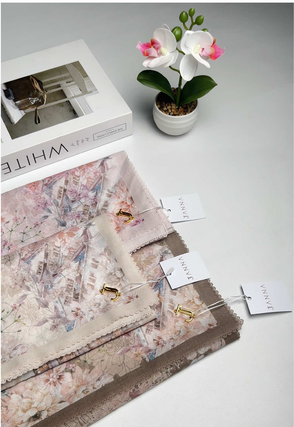 Rekomendasi hijab cantik warna best seller🤩 Gak heran jadi best seller, soalnya cantik bangett say #hijabcantik #hijabmotif #voalpremium #kerudungmotif #hijabmotifpremium 